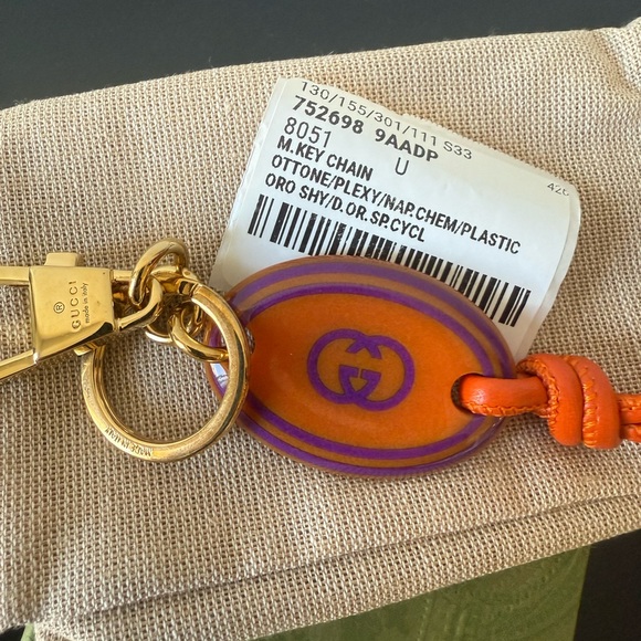 Gucci Interlocking GG Logo Oval Keychain NIB - Picture 3 of 6